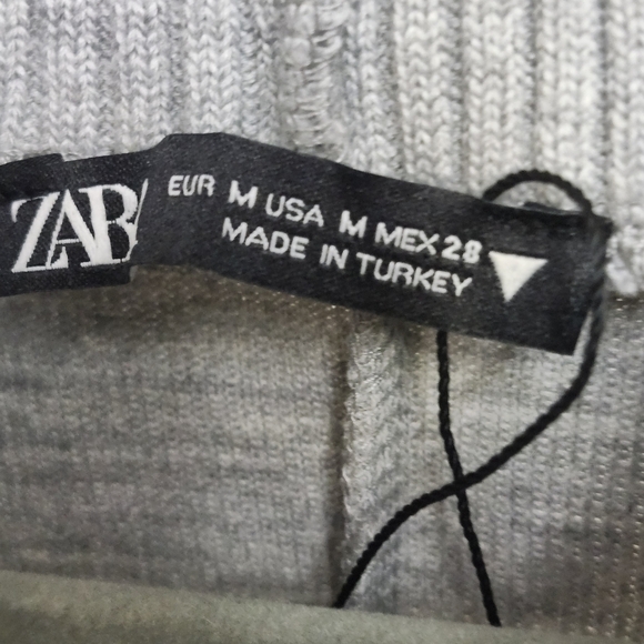 Zara Gray Sleeveless Turtleneck Sweatshirt - Picture 4 of 5